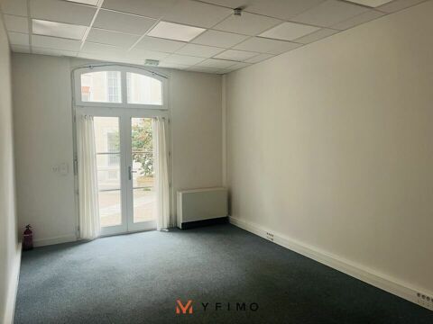   52 m2 BUREAUX RDC à LOUER 