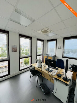   635 m2 BUREAUX PMR à VENDRE Montigny-le-bretonneux