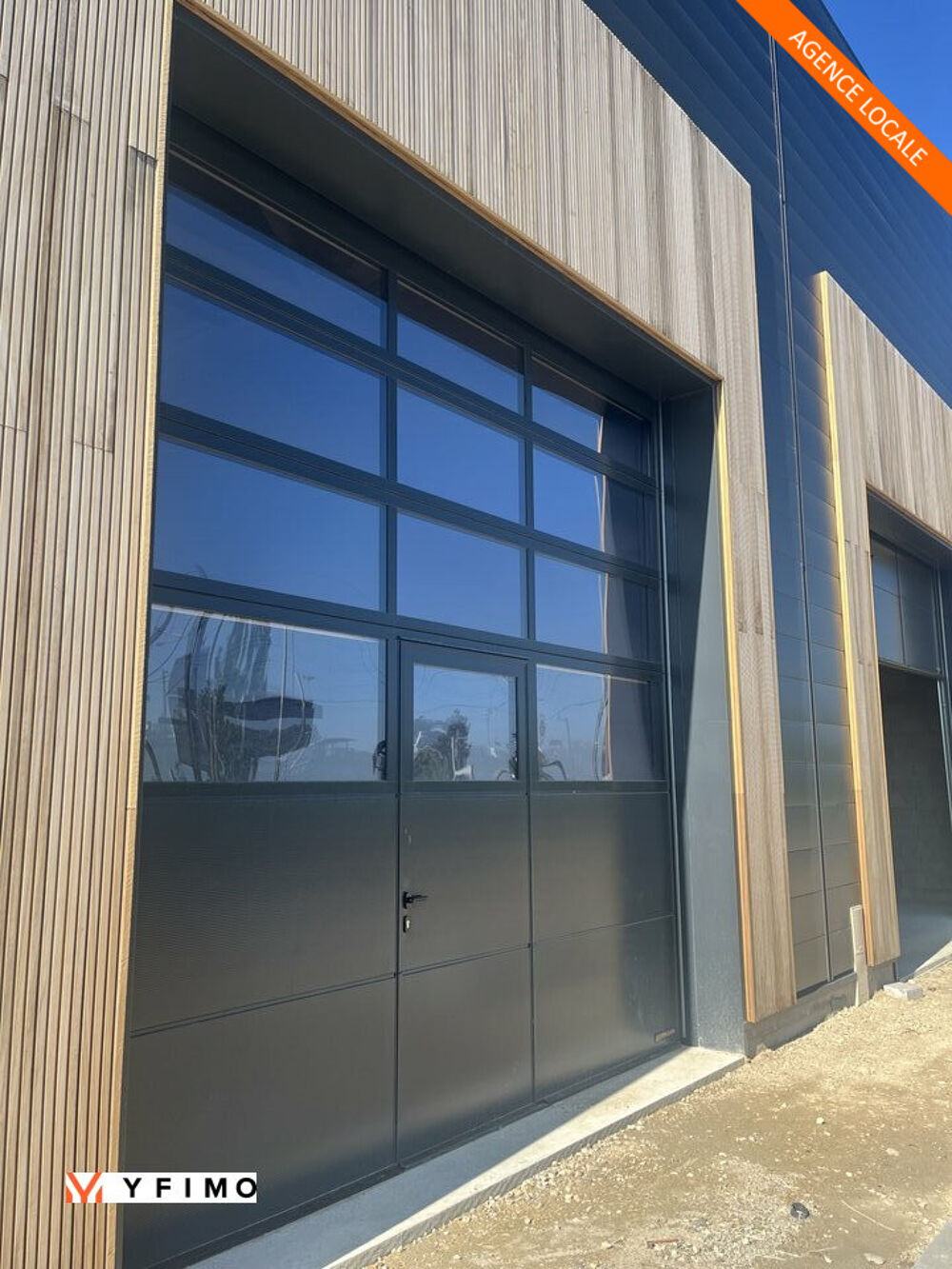   1050 m2 divisible 105 m2 à LOUER Mere