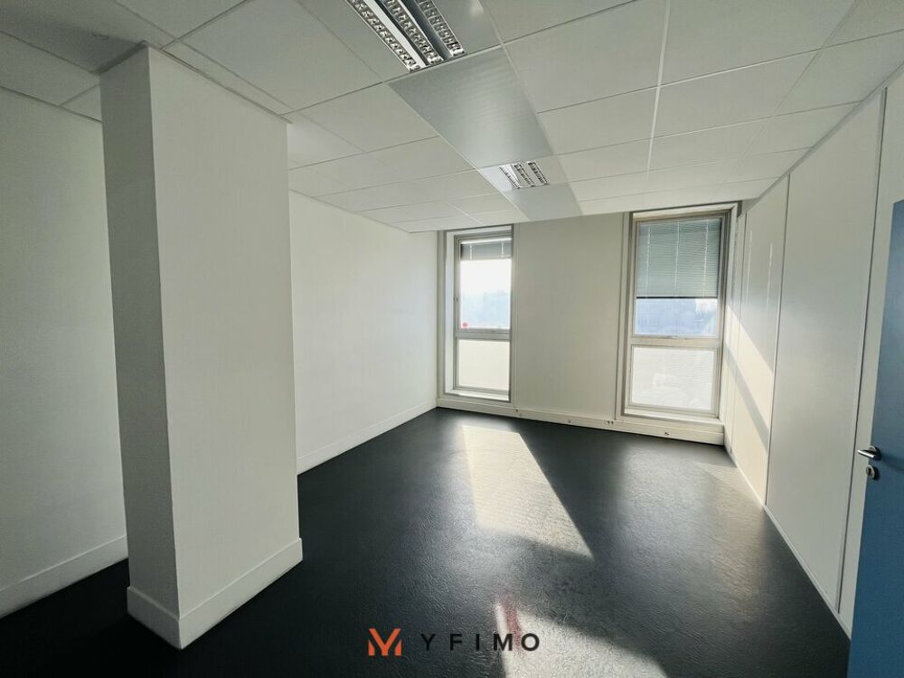   185m2-BUREAUX CLOISONNES PMR à LOUER Argenteuil