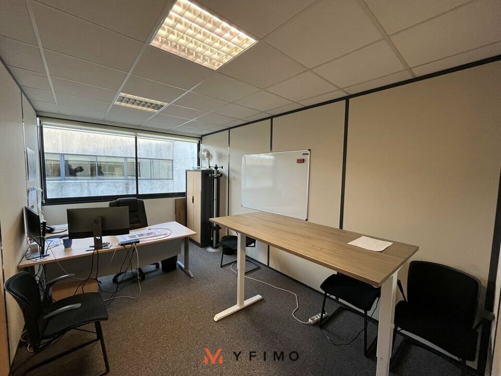   432 m2 BUREAUX DIVISIBLES à LOUER Poissy