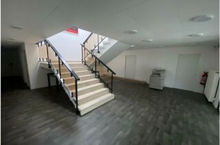   1 100 m2 - BAUMENT INDEPENDANT à LOUER Montigny-le-bretonneux