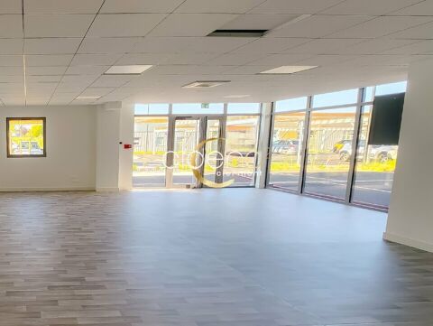 BUREAUX AVEC VITRINE &agrave; LOUER 1700 63430 Pont du chateau