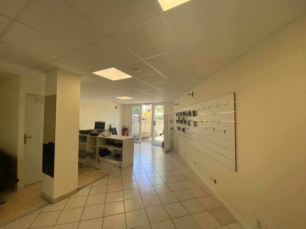   LOCAL COMMERCIAL à VENDRE 
