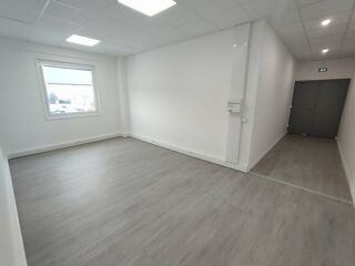   BUREAUX RENOVES  à LOUER Saint quentin fallavier