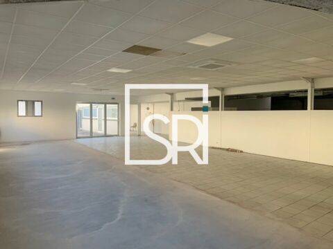 LOCAL COMMERCIAL &agrave; LOUER 3200 03200 Vichy