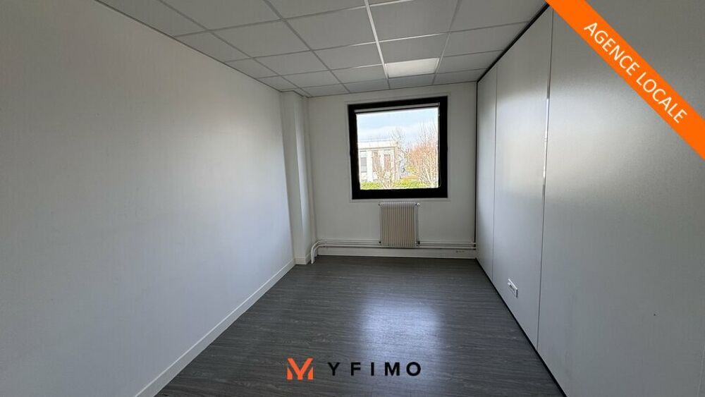   544 m2  divisibles à partir de à LOUER Cergy
