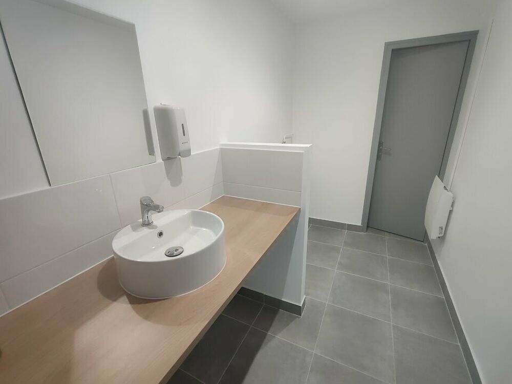   BUREAUX RENOVES  à VENDRE Saint quentin fallavier