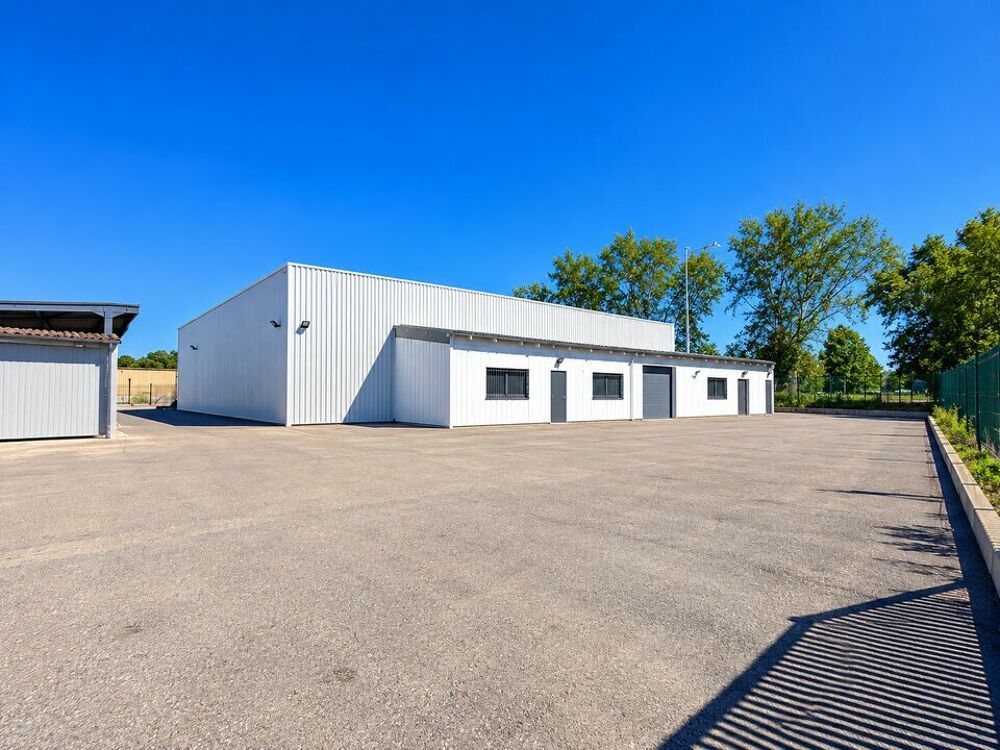   LOCAL COMMERCIAL  à LOUER 