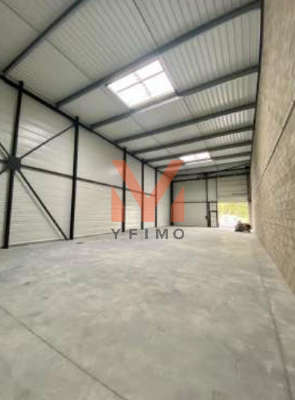   872m2 - Activité à LOUER Louvres