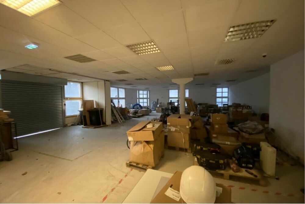   980 m2 BATIMENT INDEPENDANT à LOUER Montigny-le-bretonneux