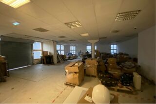   980 m2 BATIMENT INDEPENDANT à LOUER Montigny-le-bretonneux