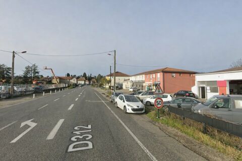 LOCAL COMMERCIAL &agrave; LOUER 2667 38300 Bourgoin-jallieu