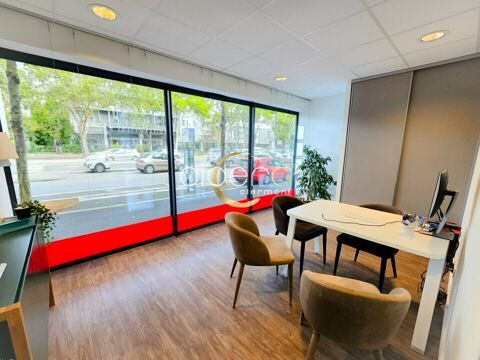   BUREAU AVEC VITRINE à LOUER 