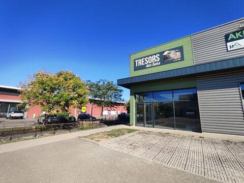 LOCAL COMMERCIAL &agrave; LOUER 1820 38300 Bourgoin-jallieu