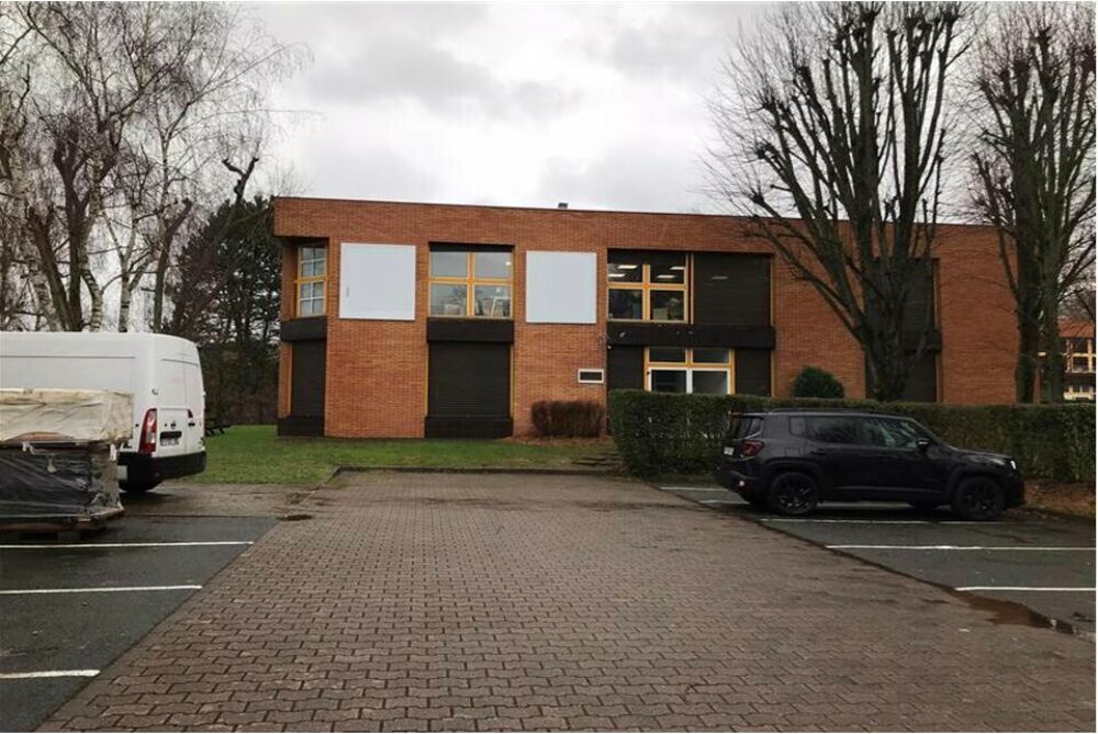   980 m2 BATIMENT INDEPENDANT à LOUER Montigny-le-bretonneux