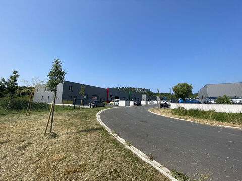Entrep&ocirc;t / Local industriel &agrave; LOUER 1700 33450 Montussan