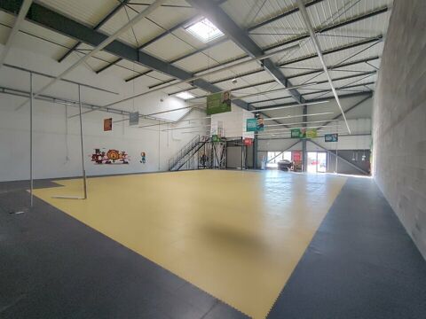 LOCAL COMMERCIAL &agrave; VENDRE 835900 38300 Bourgoin jallieu