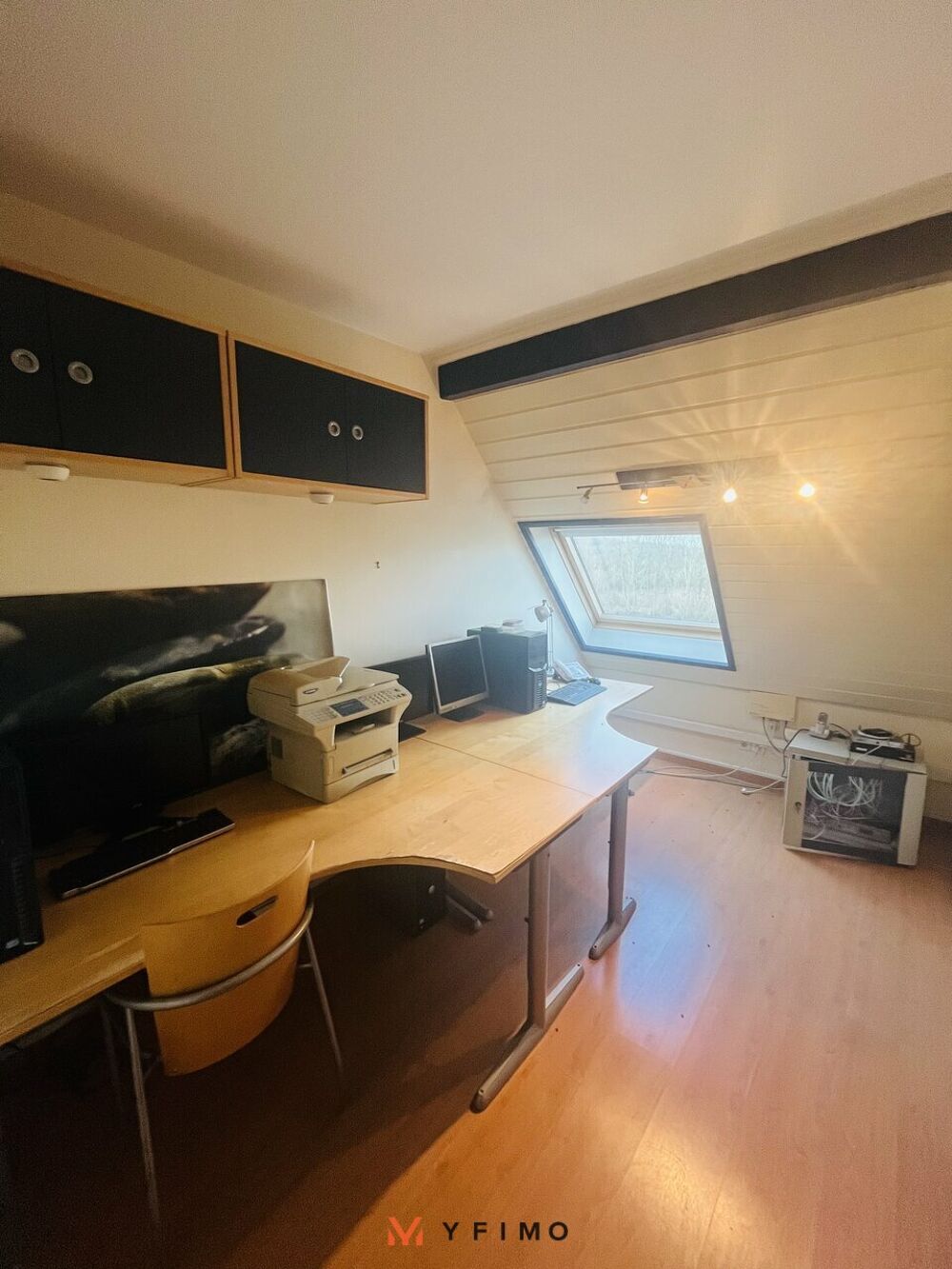   137 m2 BUREAUX à VENDRE Morainvilliers