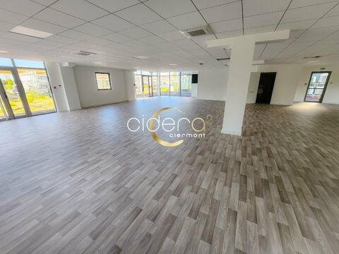 BUREAUX AVEC VITRINE &agrave; LOUER 3000 63430 Pont du chateau