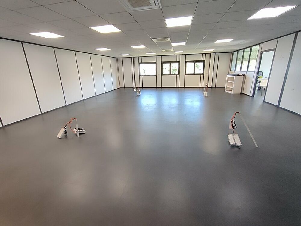   BUREAUX LUMINEUX à LOUER Vaulx milieu