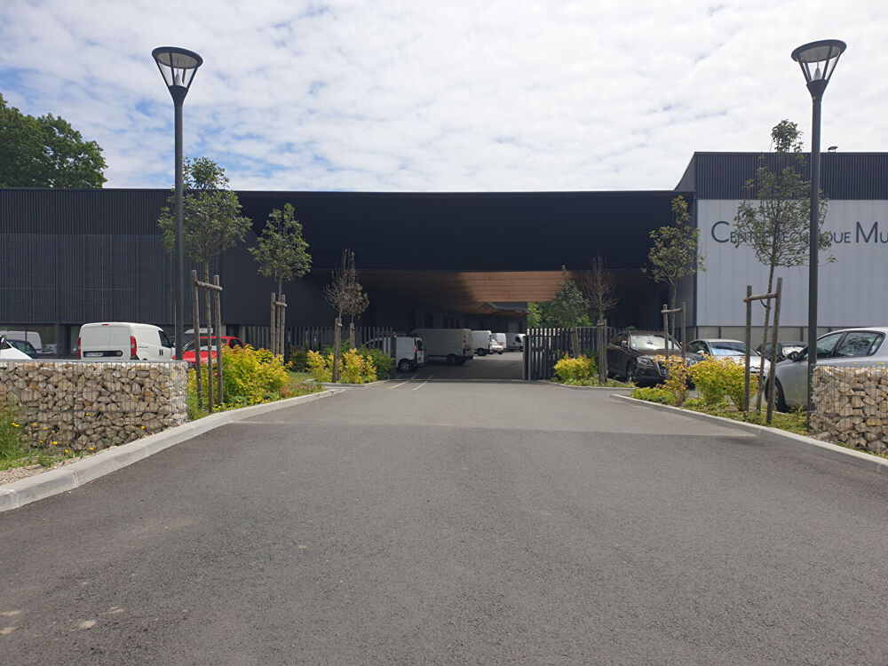   Entrepôt / Local industriel à LOUER 