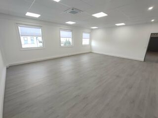   BUREAUX RENOVES  à LOUER Saint quentin fallavier