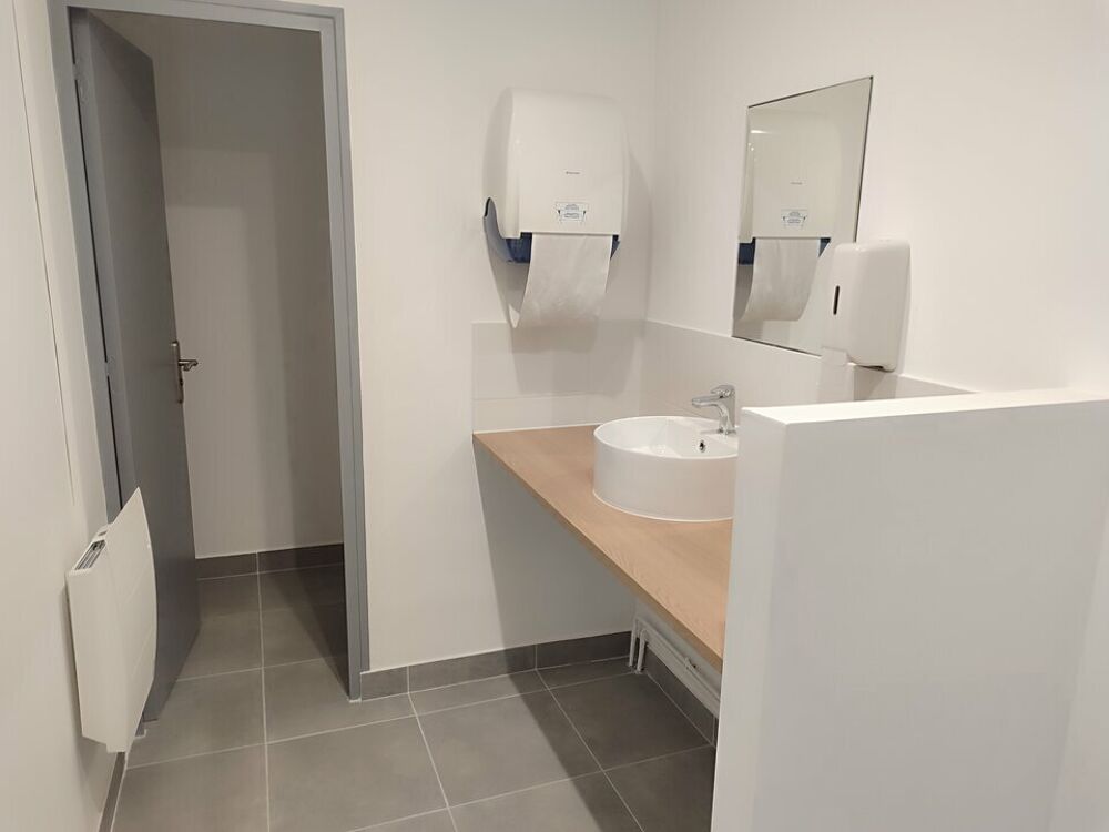   BUREAUX RENOVES  à VENDRE Saint quentin fallavier
