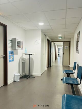   635 m2 BUREAUX PMR à VENDRE Montigny-le-bretonneux