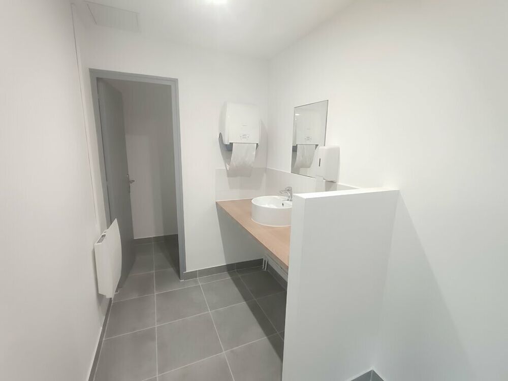   BUREAUX RENOVES  à VENDRE Saint quentin fallavier