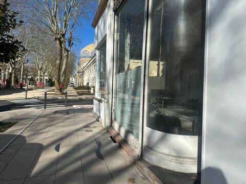 LOCAL COMMERCIAL &agrave; LOUER 2500 03200 Vichy