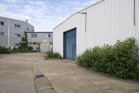 ENTREPOT &agrave; LOUER 1500 33130 B�gles