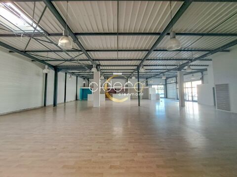 LOCAL COMMERCIAL &agrave; LOUER 4476 63200 Mozac