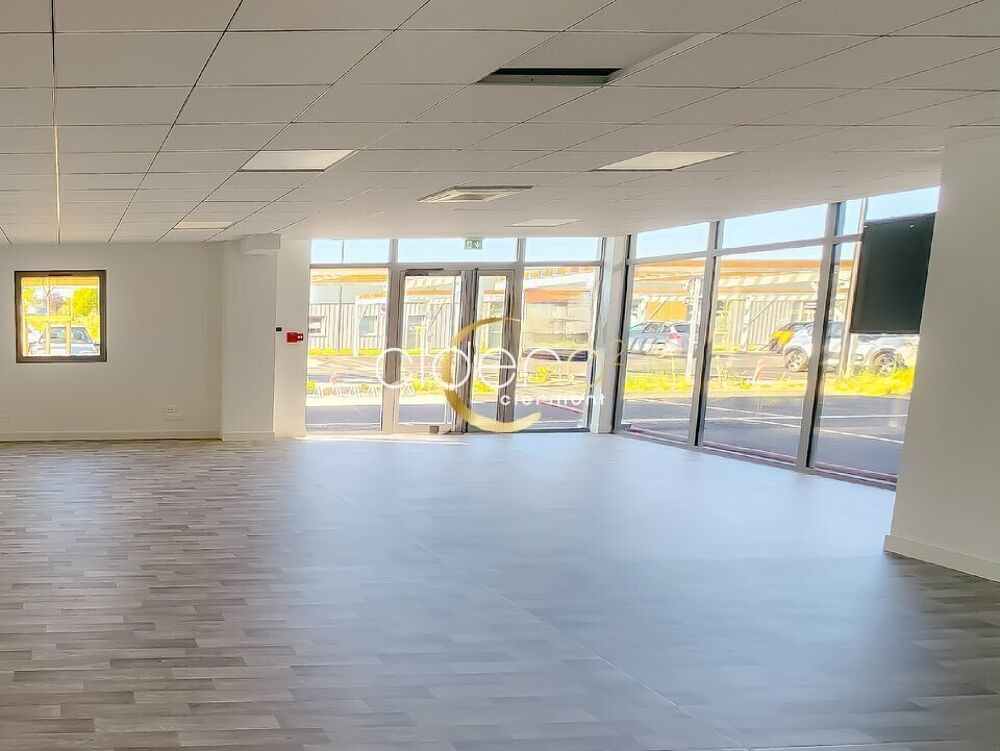   BUREAUX AVEC VITRINE à LOUER 