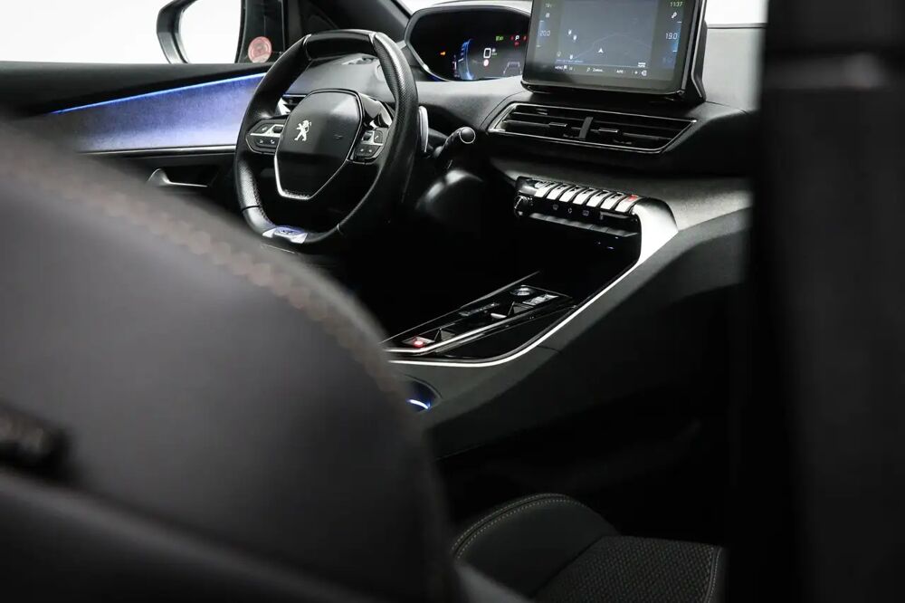 3008 1.6 HYbrid 225 GT / SOH 99% / PANORAMADAK / DAB / 2023 occasion 35000 Rennes