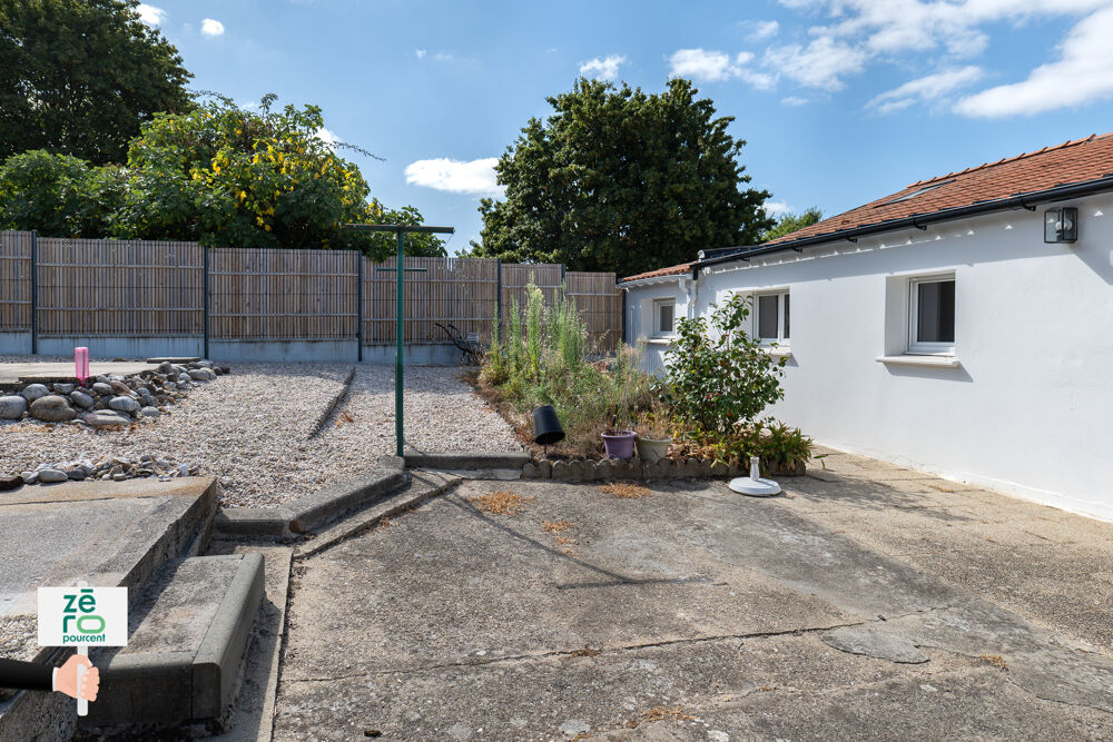 Maison familiale de plain-pied de 116 m2 avec garage sur 620 m2 de terrain Commequiers