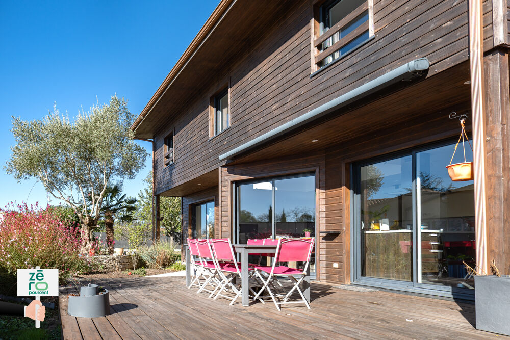 Vente Maison Maison familiale 4 chambres aux Pineaux   Terrain 815 m2   Panneaux solaires Les pineaux