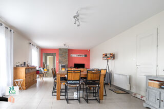 Vente Maison Maison récente à vendre à Saint-Valérien   3 chambres, garage de 27 m2, terrasse et terrain clôturé St valerien