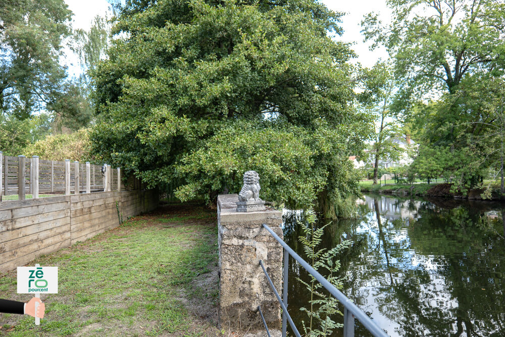 à vendre  Propriété/château Saint-Laurent-sur-Sèvre (85290)