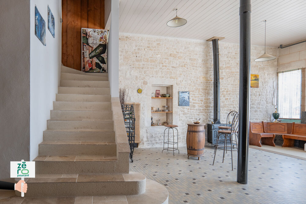 MAISON BOURGEOISE DEXCEPTION TRIPLEX ATYPIQUE GARAGE XXL TERRASSE COEUR HISTORIQUE DE LUÇON