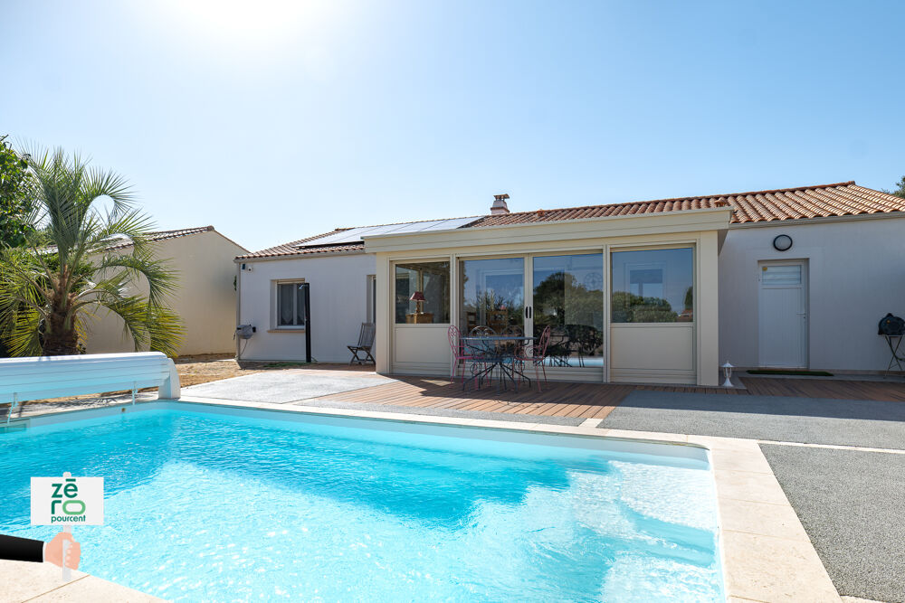 Vente Maison Longeville-sur-Mer   Maison de plain-pied 3 chambres avec piscine, véranda, garage et panneaux solaires   Hype Longeville sur mer