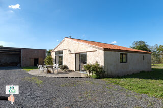 Vente Maison Le charme de l'ancien, le confort d'une rénovation récente et un cadre de vie privilégié à proximité du lac du La chapelle hermier