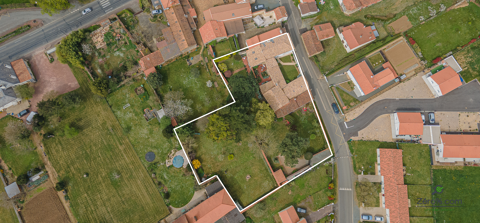   �Ensemble immobilier de charme Maison - 9 pi�ce(s) - 320 m�