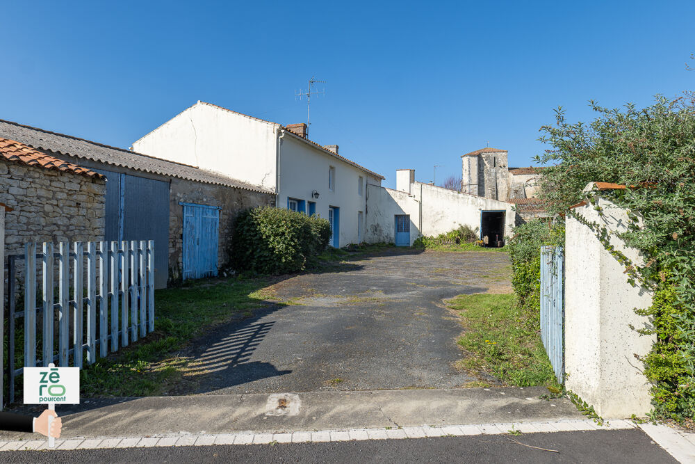 Charme authentique et potentiel exceptionnel : ancien corps de ferme à deux pas de locéan