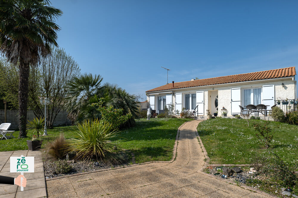Vente Maison Maison à vendre Les Magnils-Reigniers (85400)   Proche Luçon   3 chambres   Sous-sol total   Piscine   Terrain Les magnils reigniers