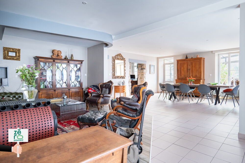 à vendre  Propriété/château Saint-Laurent-sur-Sèvre (85290)