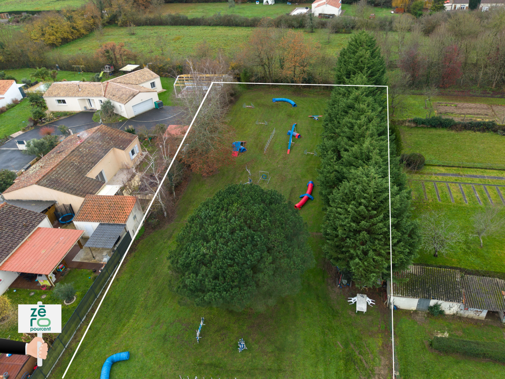 Vente Terrain Terrain à bâtir 2 480 m2   Centre-bourg des Moutiers-sur-le-Lay   Opportunité rare ! Moutiers sur le lay