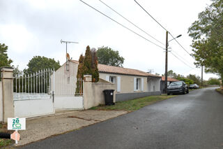 Vente Maison CHAILLÉ-LES-MARAIS   MAISON TRADITIONNELLE 4 CHAMBRES AVEC PISCINE, DOUBLE GARAGE ET DÉPENDANCES   PROCHE LUÇO Chaille les marais
