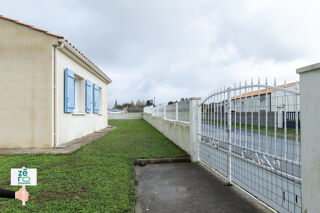 Vente Maison Maison récente à vendre à Saint-Valérien   3 chambres, garage de 27 m2, terrasse et terrain clôturé St valerien