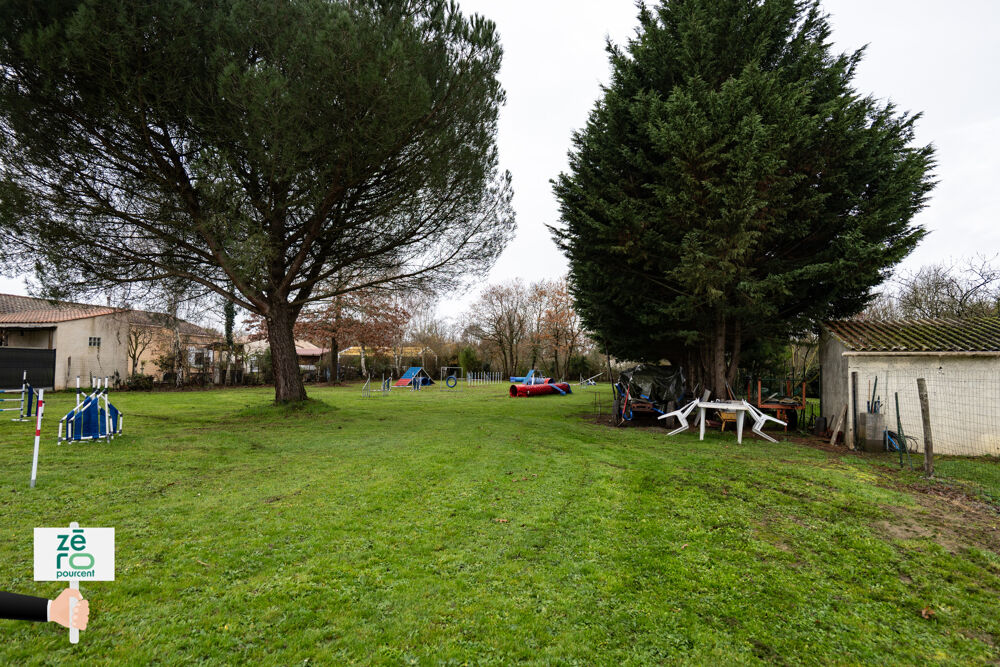 Vente Terrain Terrain à bâtir 2 480 m2   Centre-bourg des Moutiers-sur-le-Lay   Opportunité rare ! Moutiers sur le lay